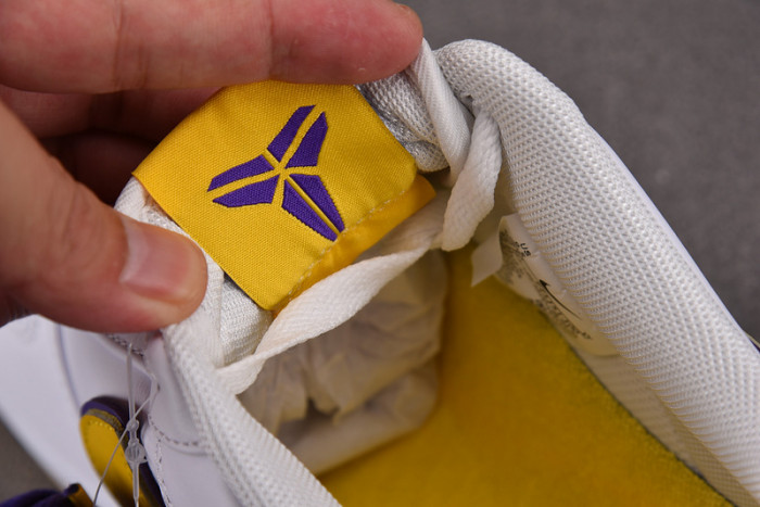 Nike Air Force 1 x Kobe Retro QS  FZ1151-100