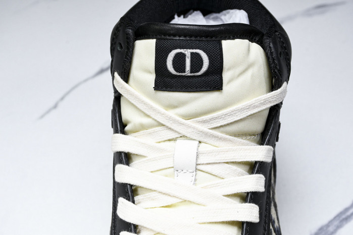 D10R B27 High Top Sneaker 10803