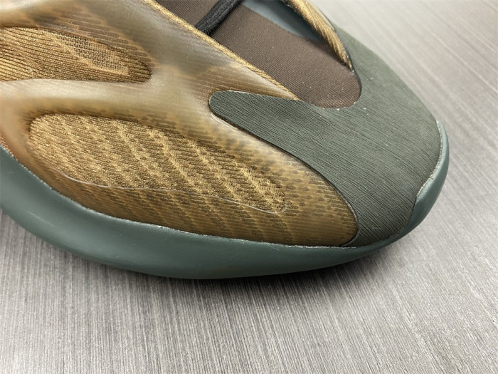 ad1d*s Y**zy 700 v3 copfad gy4109