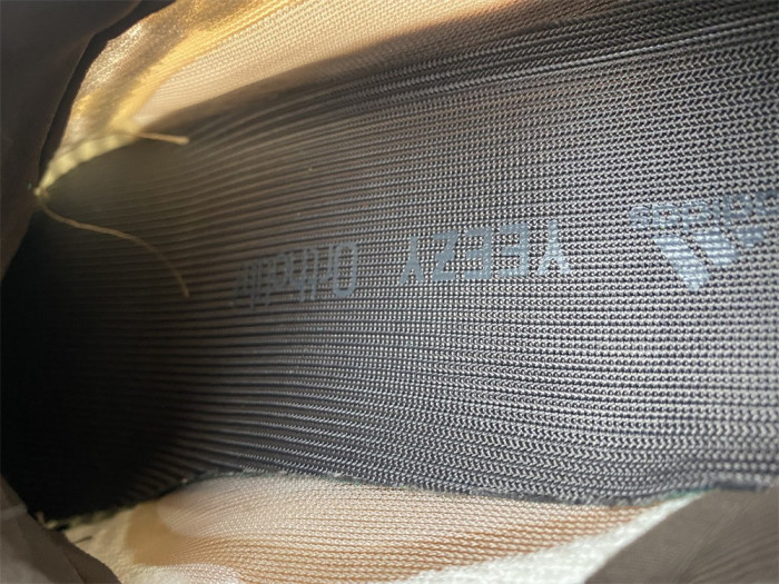 ad1d*s Y**zy 700 v3 copfad gy4109