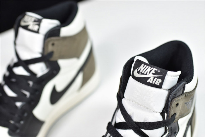 AIR Jordan 1 Retro High Dark Mocha 555088-105