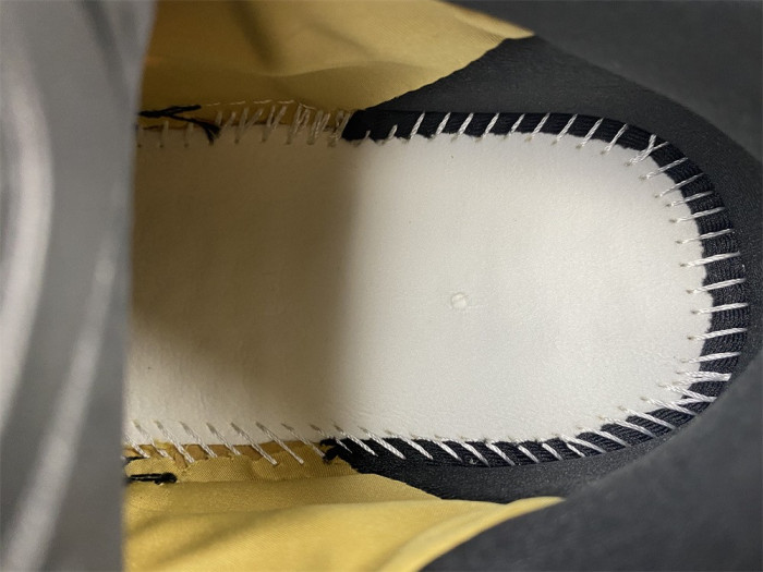 ad1d*s Y**zy boost 700 mnvn honey flux gz0717