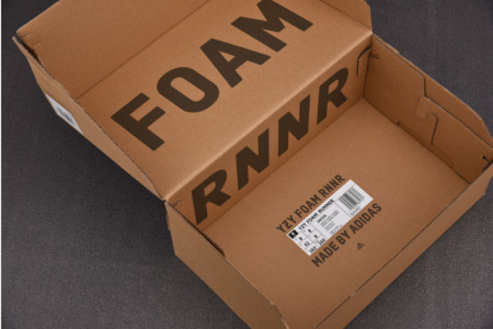 ad1d*s Y**zy foam runner red cw3355