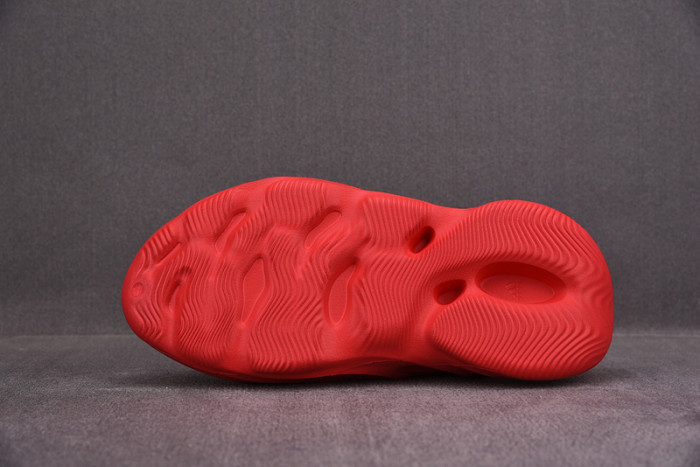 ad1d*s Y**zy foam runner red cw3355