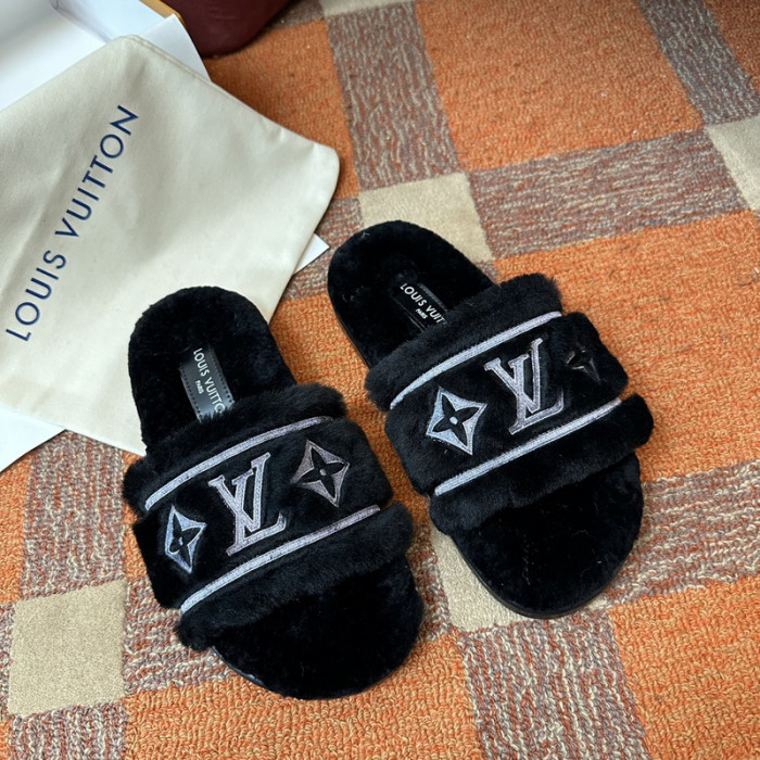 LV SLIPPERS