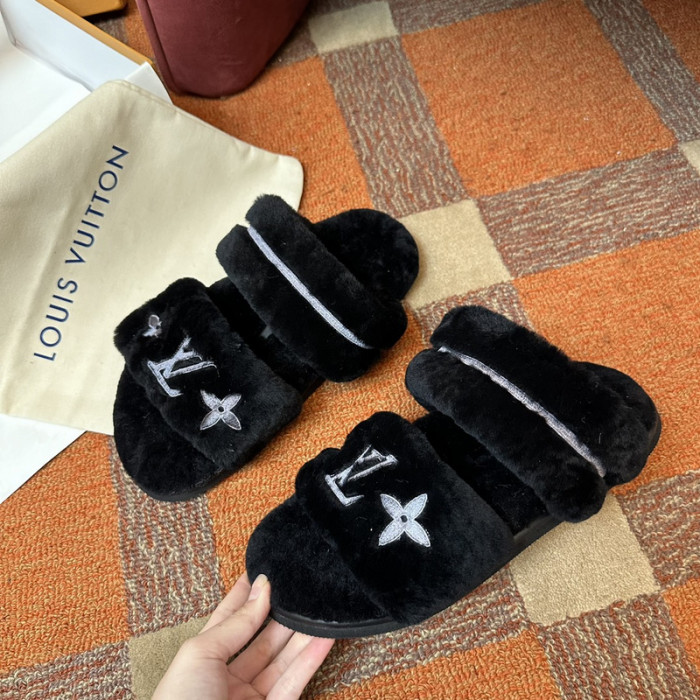 LV SLIPPERS
