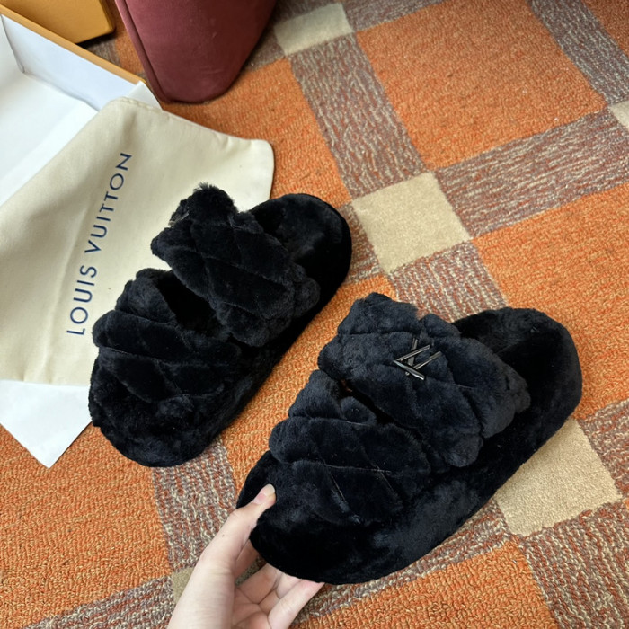 LV SLIPPERS