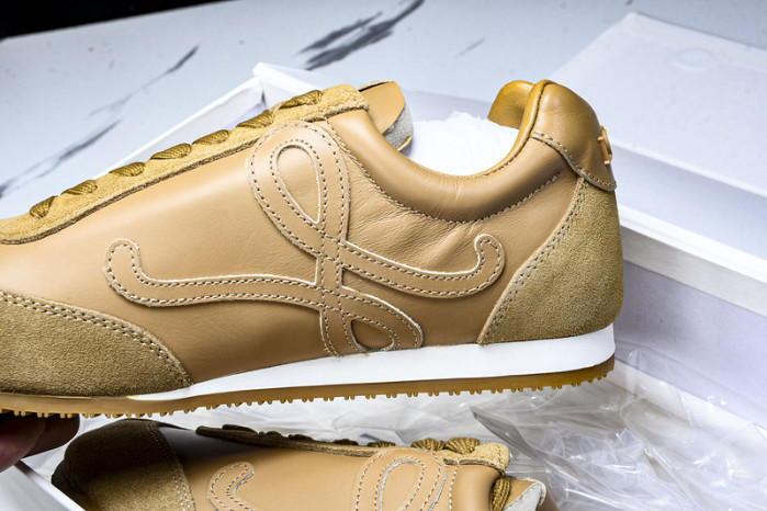 L*0ewe Ballet Runner  LW-FOR16