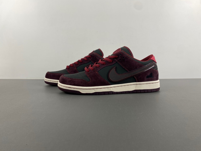 Riot Skateshop x Nike SB Dunk Low  FZ1289-200