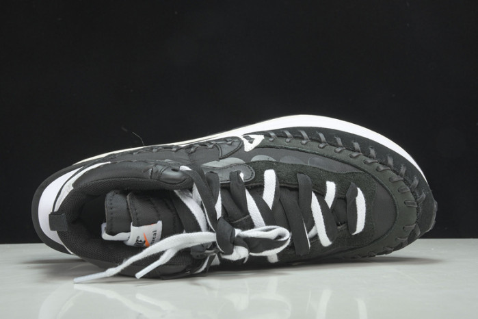 Sacai x Jean Paul Gaultier x Nk VaporWaffle DH9186-001