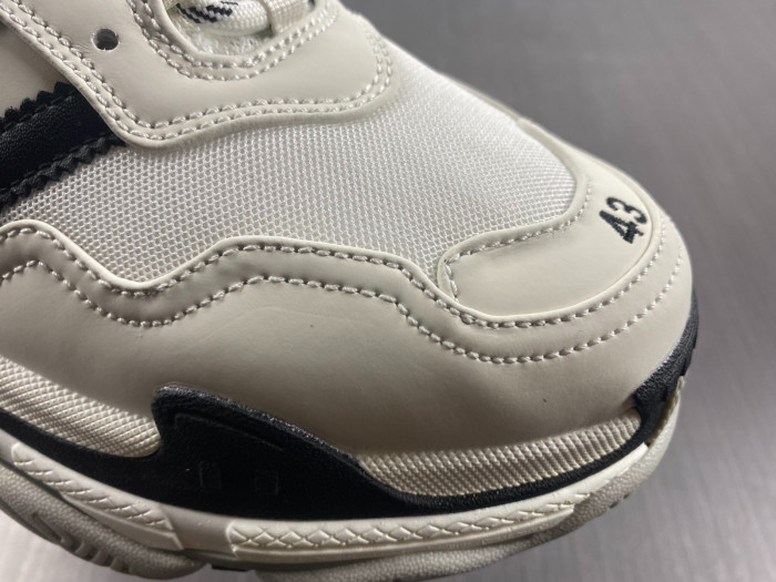 blcg  ×   Ad1d*s  yeeshoes042102