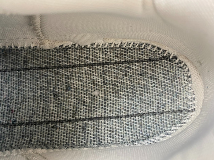 blcg  ×   Ad1d*s  yeeshoes042102