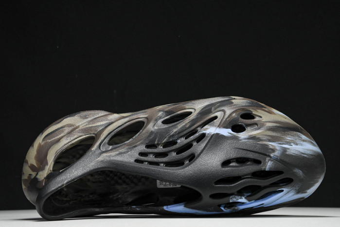 Y**zy foam runner  “mx cardon"  ld4126