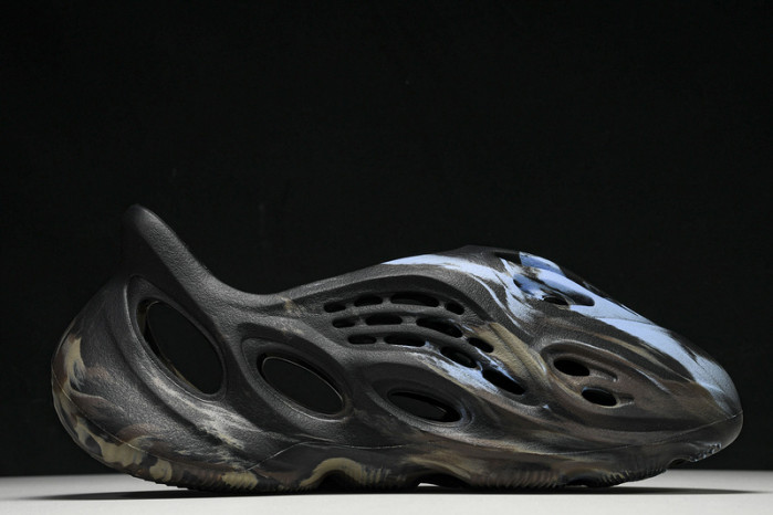 Y**zy foam runner  “mx cardon"  ld4126