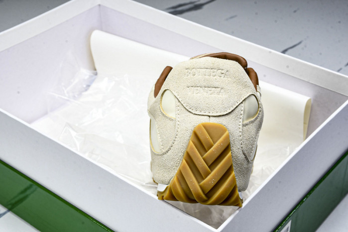 b0tt*ga Ven*ta  sneaker