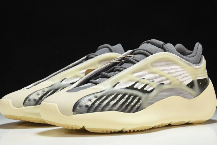 ad1d*s Y**zy 700 v3  fade id1674