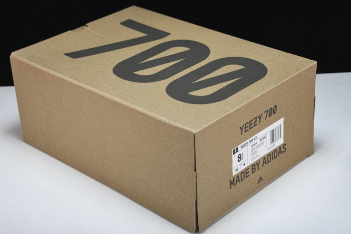 ad1d*s Y**zy 700 v3  fade id1674