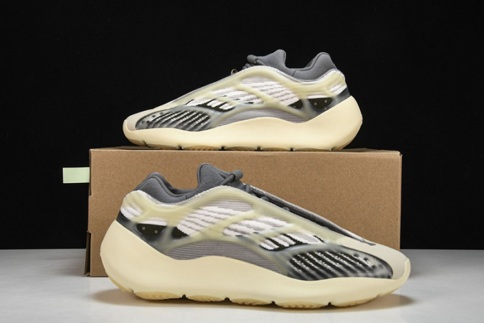 ad1d*s Y**zy 700 v3  fade id1674