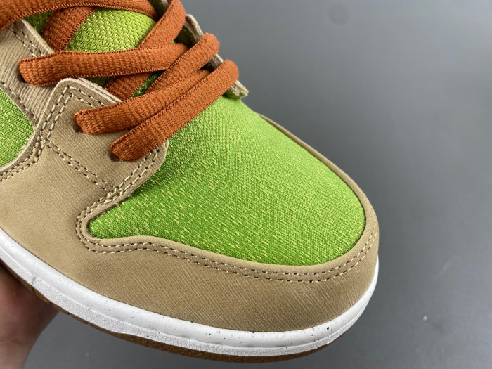 Nike SB Dunk Low “Escargot”  FQ7585-200