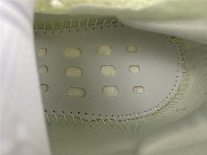 ad1d*s Y**zy boost 380 calcite glow gz8868