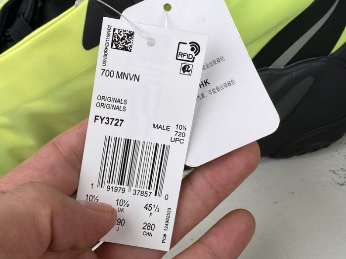 ad1d*s Y**zy boost 700 mnvn phosphor  fy3727