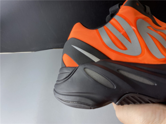 ad1d*s Y**zy boost 700 mnvn orange - fv3258