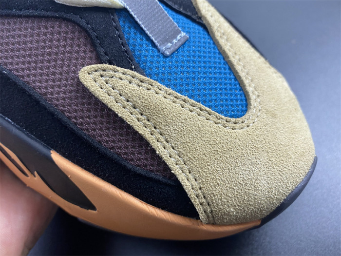 ad1d*s Y**zy boost 700 enflame amber gw0297