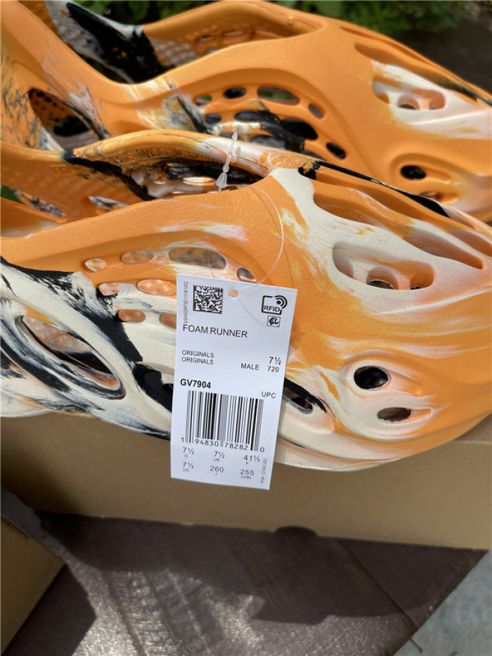 ad1d*s Y**zy foam rnnr mxt moon