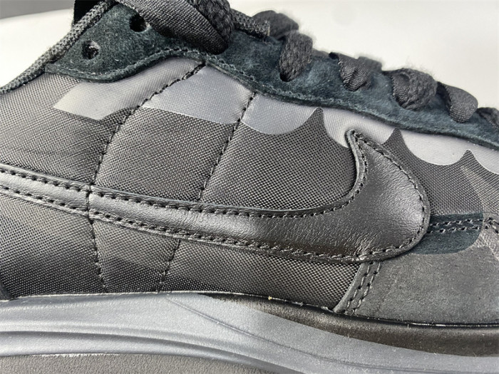 Nike Vaporwaffle Sacai Black Gum DD1875-001