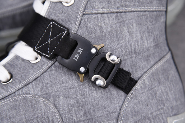 D10R B23 Oblique High Top Sneaker