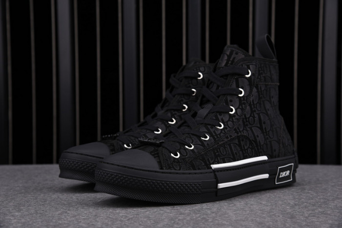 D10R B23 Oblique High Top Sneaker