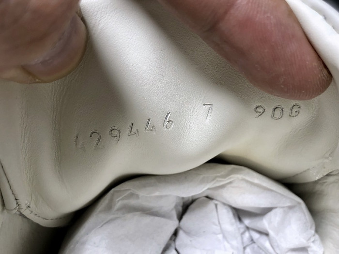 Gv*c ace embroidered low-top sneaker white with logo